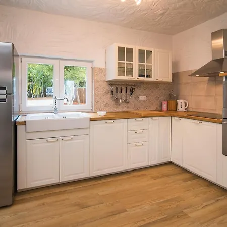 Luxury With A Swimming Pool Risika, Krk - 17410 * Vrbnik (Primorje-Gorski Kotar)